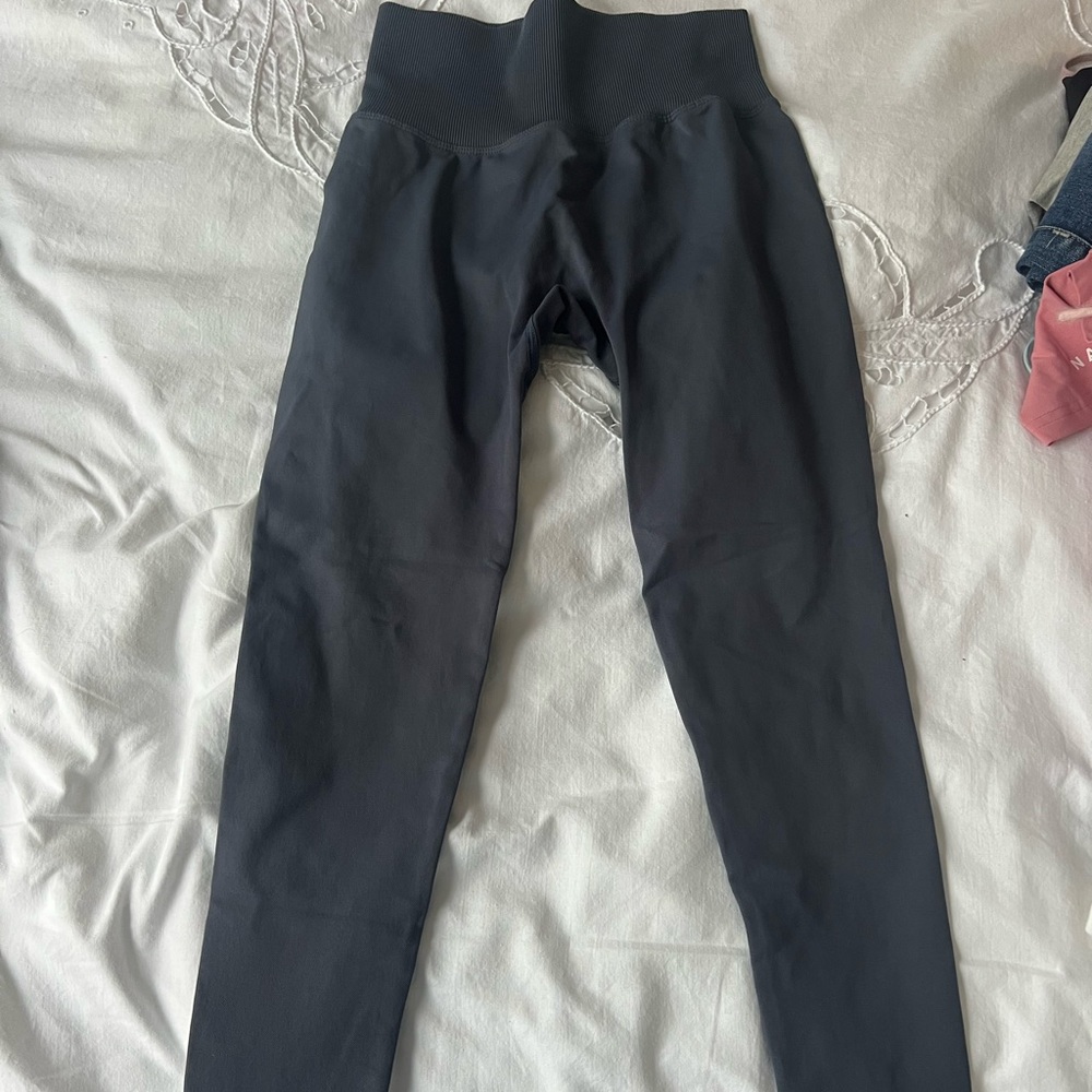Naturyl by niykee heaton compression scrunch high waisted navy leggings